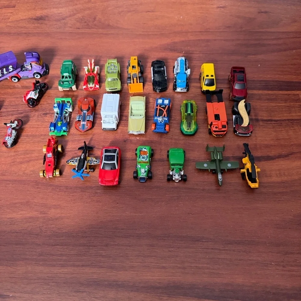 Hot‎ wheels and other assorted cars plus mini car carrier - 27 pieces